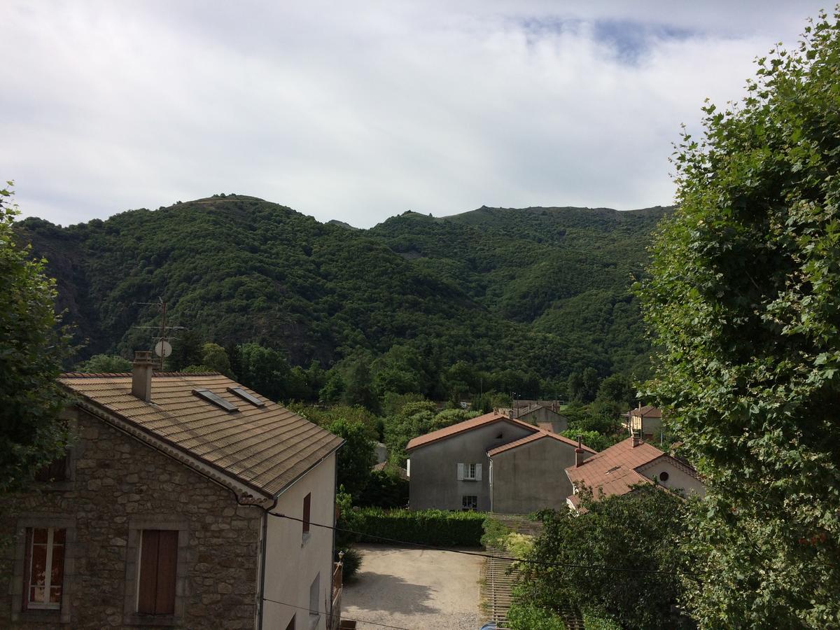 Hotel Et Appartements Les Platanes Thueyts Esterno foto