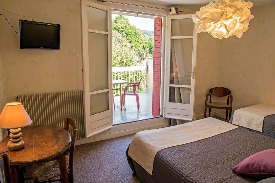 Hotel Et Appartements Les Platanes Thueyts Esterno foto
