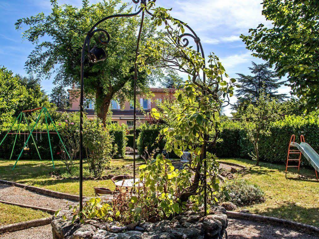 Hotel Et Appartements Les Platanes Thueyts Esterno foto